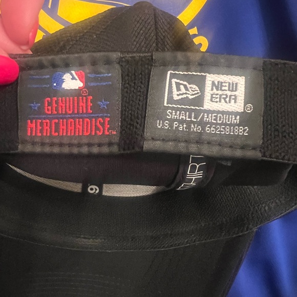 NWOT🔥Offical MBL Chicago CUBS black baseball hat 🧢 and size M/L🔥 - Picture 2 of 3